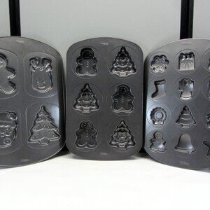 Wilton set of 3 Non-Stick Christmas Holiday 2 Cookie Pans & 1 Cake Pan.